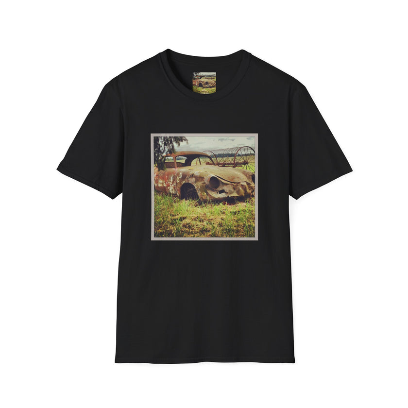 Vintage Rusted Car Photo Tee — Retro Abandoned Auto Graphic T-Shirt