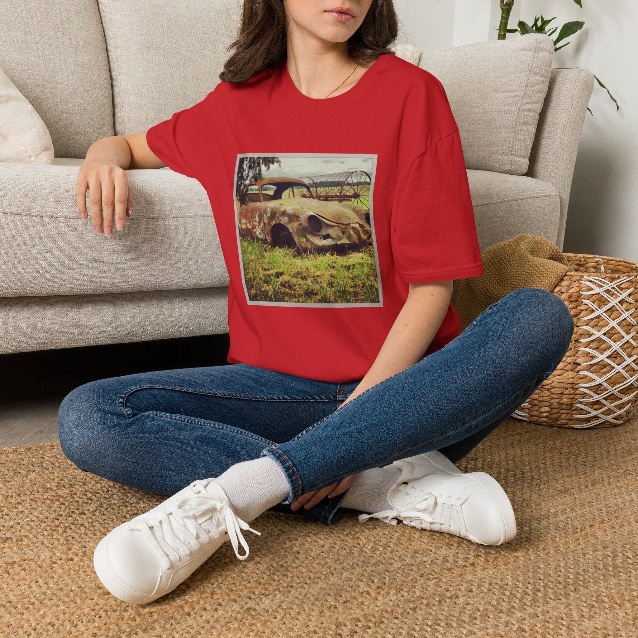 Vintage Rusted Car Photo Tee — Retro Abandoned Auto Graphic T-Shirt