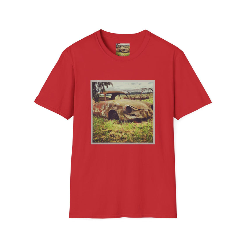 Vintage Rusted Car Photo Tee — Retro Abandoned Auto Graphic T-Shirt