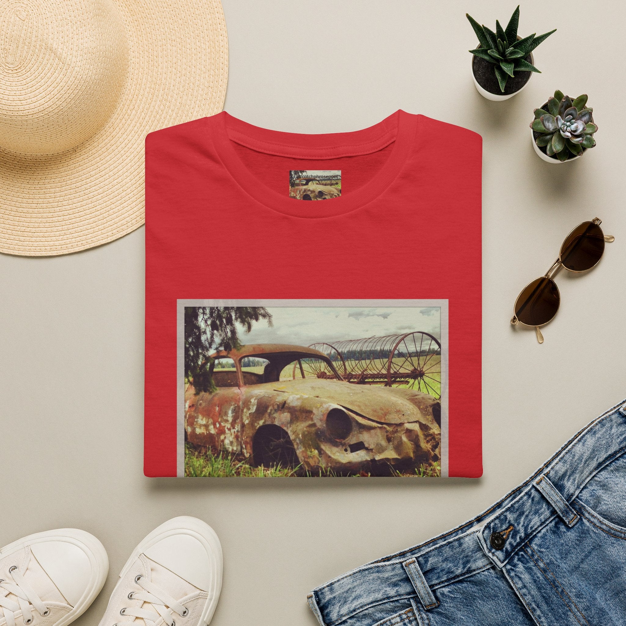 Vintage Rusted Car Photo Tee — Retro Abandoned Auto Graphic T-Shirt