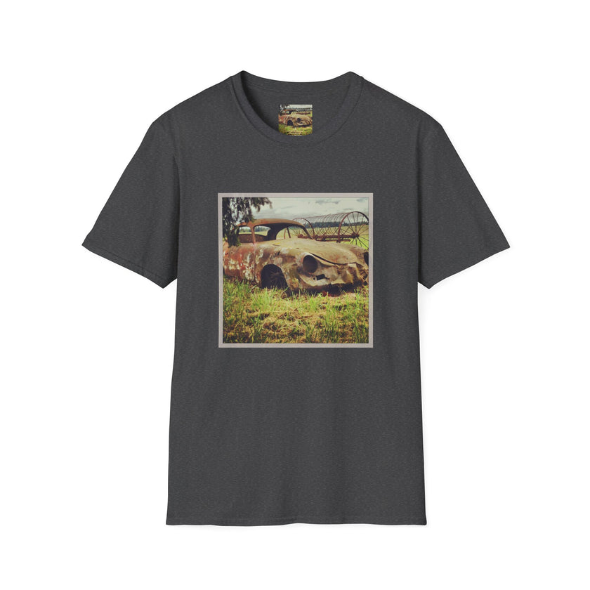 Vintage Rusted Car Photo Tee — Retro Abandoned Auto Graphic T-Shirt